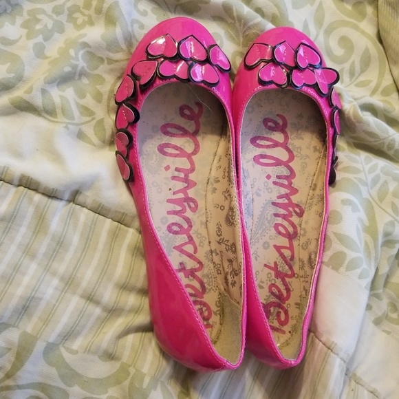 Betsey Johnson Shoes - Betsey Johnson Heart Flats Sz 10